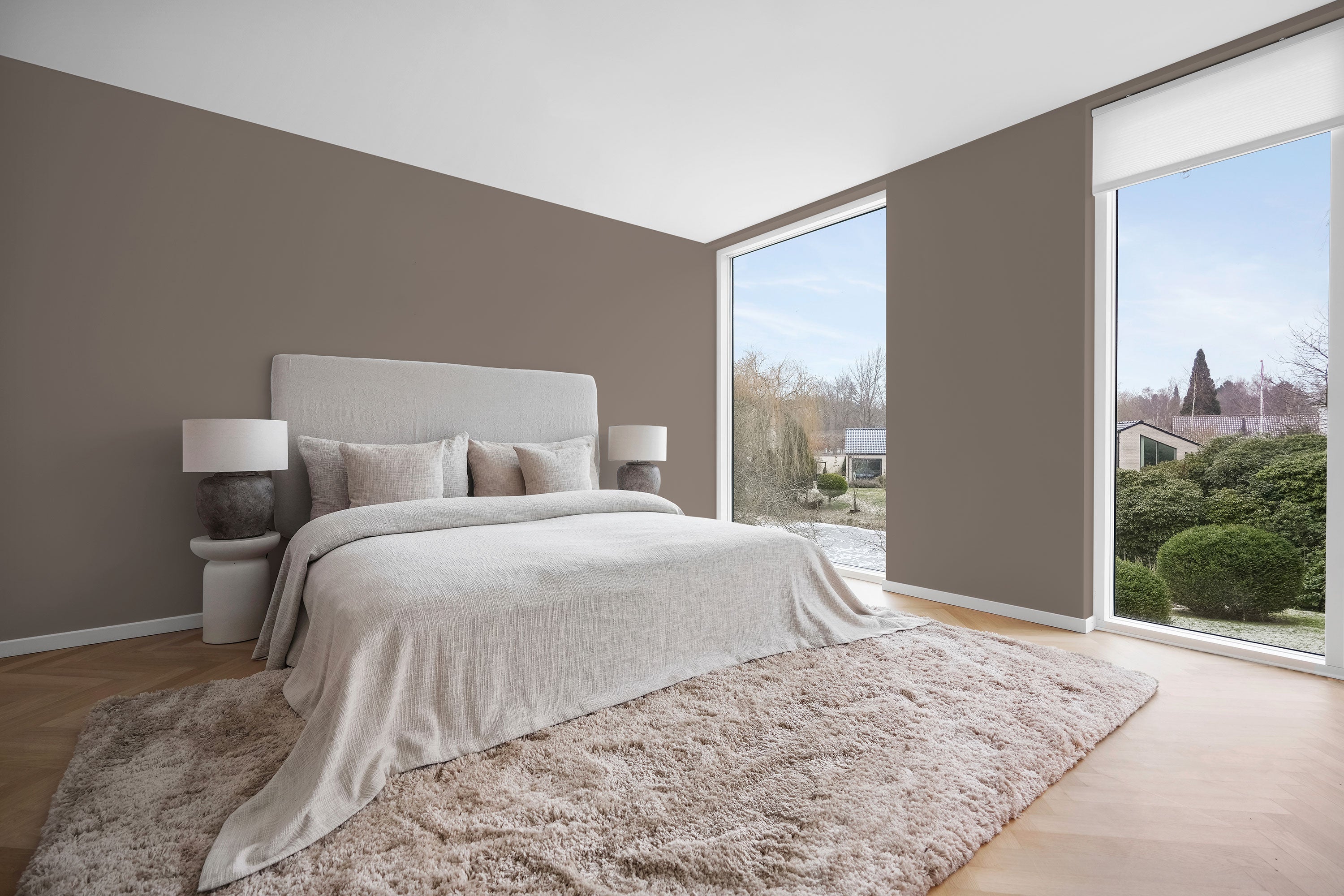Blødt beige shaggy tæppe i soveværelse – Vosper Soft Ground 200x300 cm shaggy tæppe